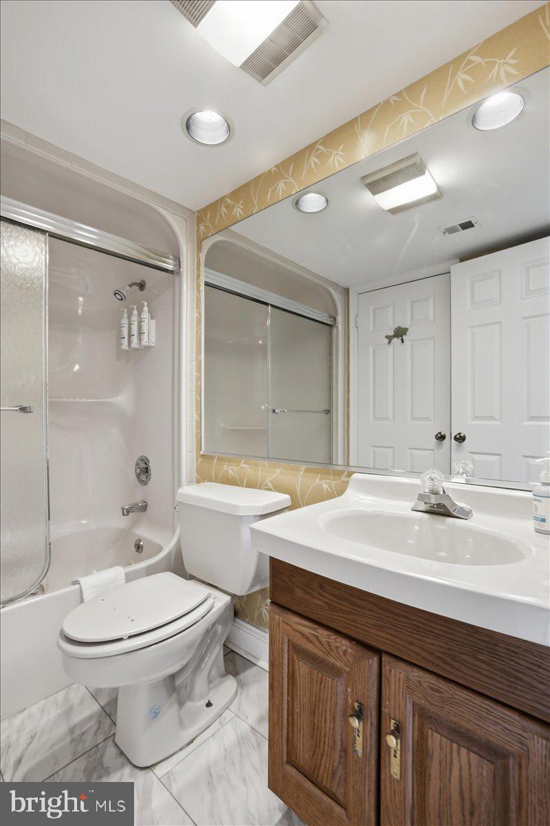 MIDLAKE CONDOS - Residential