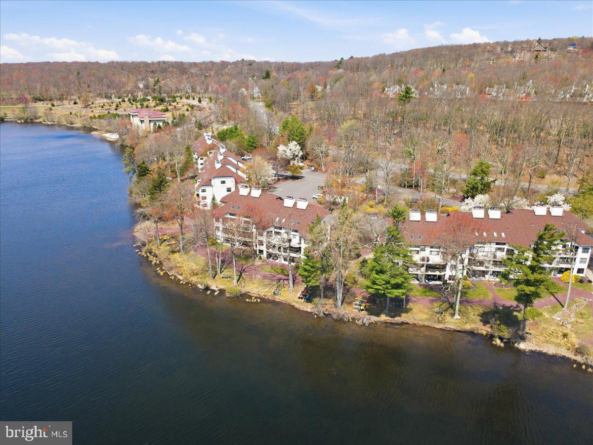 MIDLAKE CONDOS - Residential