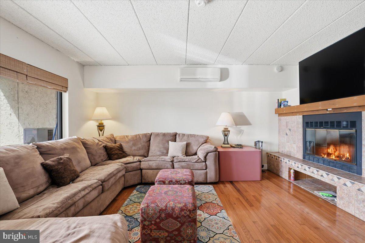 MIDLAKE CONDOS - Residential