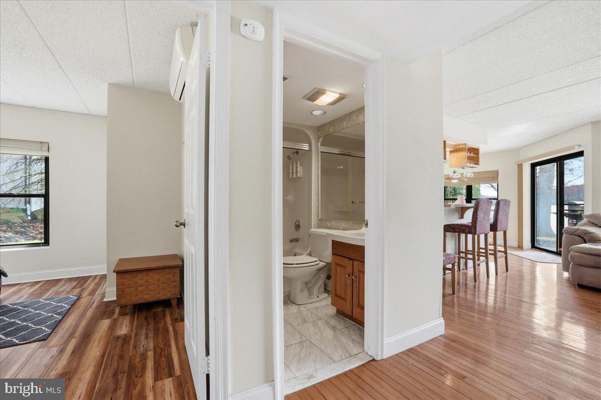 MIDLAKE CONDOS - Residential