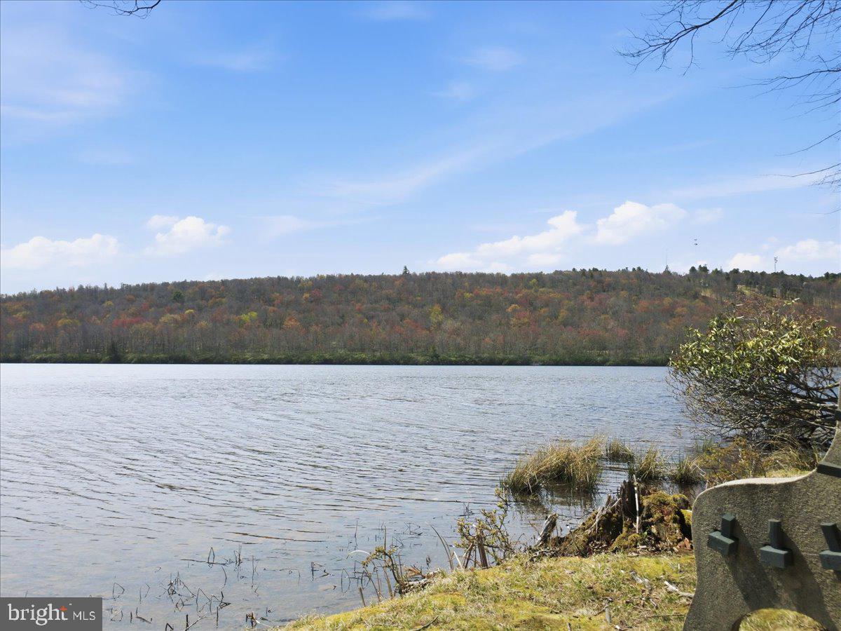 MIDLAKE CONDOS - Residential