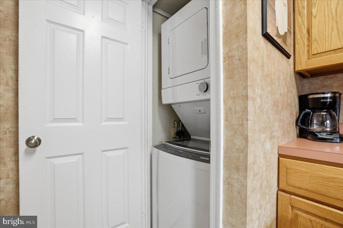 MIDLAKE CONDOS - Residential