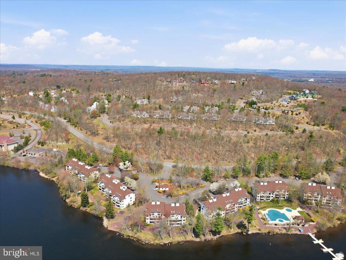 MIDLAKE CONDOS - Residential