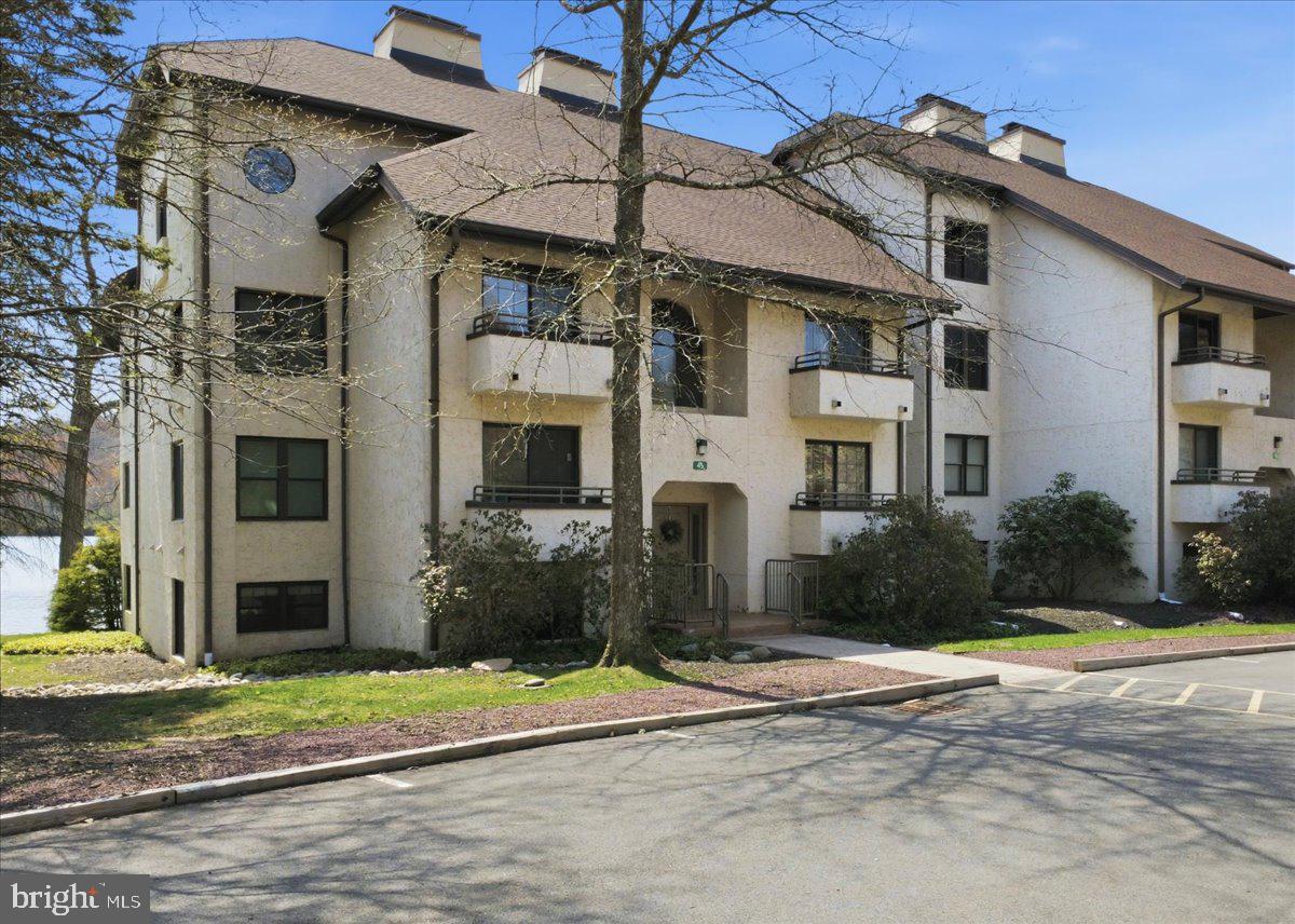 MIDLAKE CONDOS - Residential