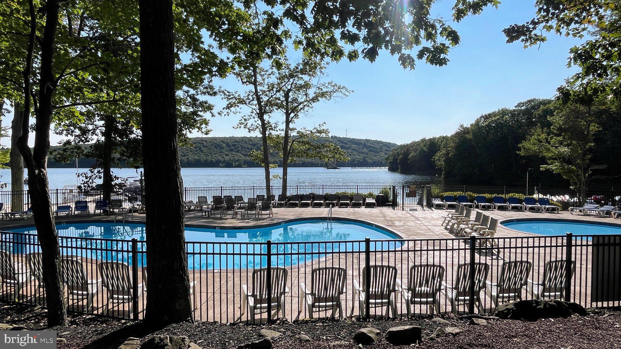 MIDLAKE CONDOS - Residential