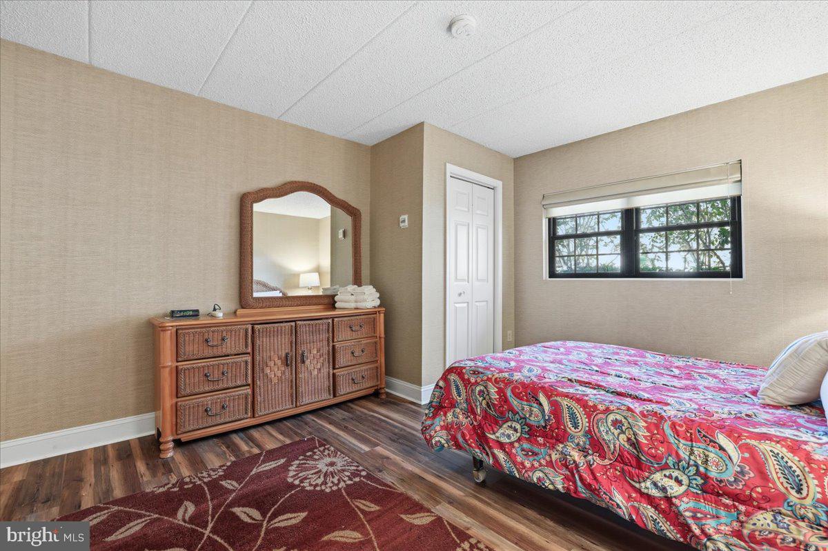 MIDLAKE CONDOS - Residential