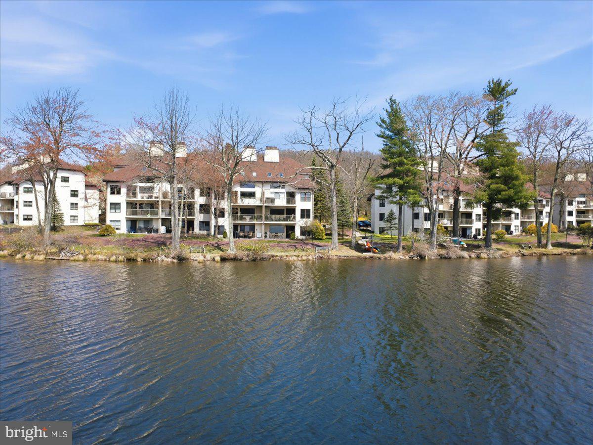 MIDLAKE CONDOS - Residential