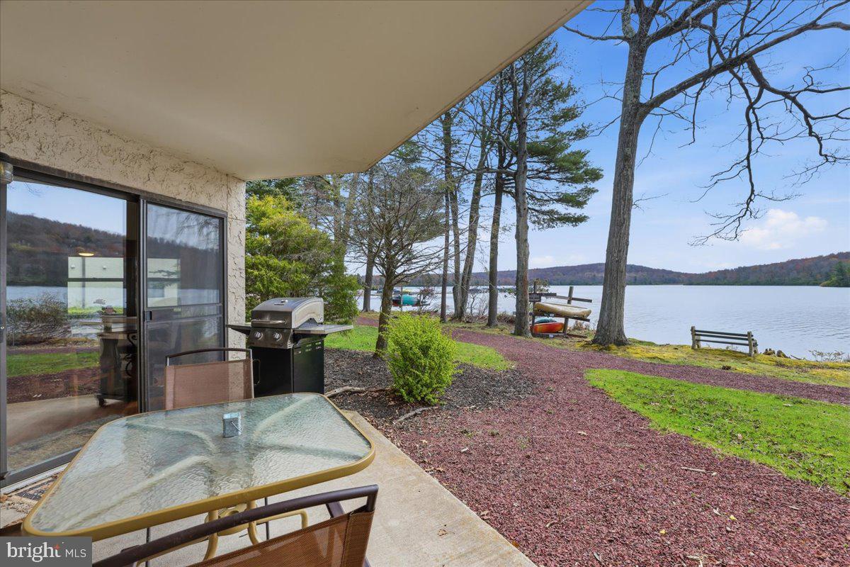 MIDLAKE CONDOS - Residential