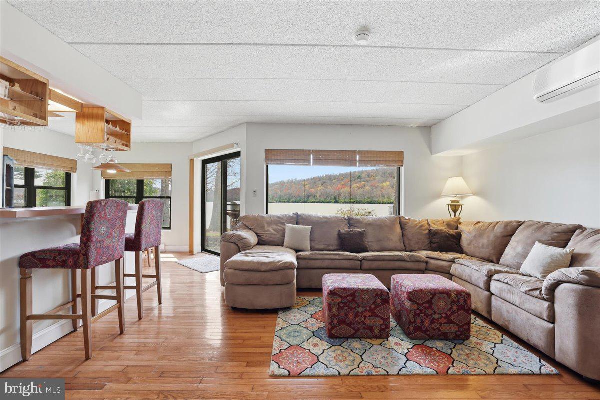 MIDLAKE CONDOS - Residential