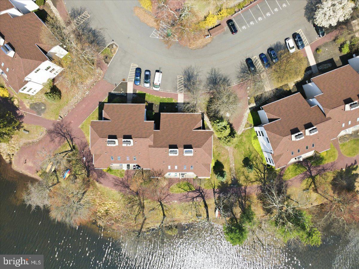 MIDLAKE CONDOS - Residential