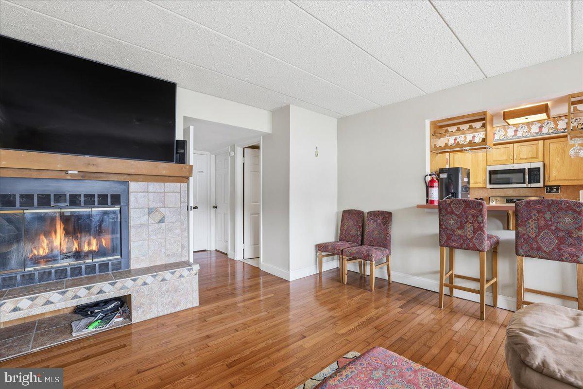 MIDLAKE CONDOS - Residential