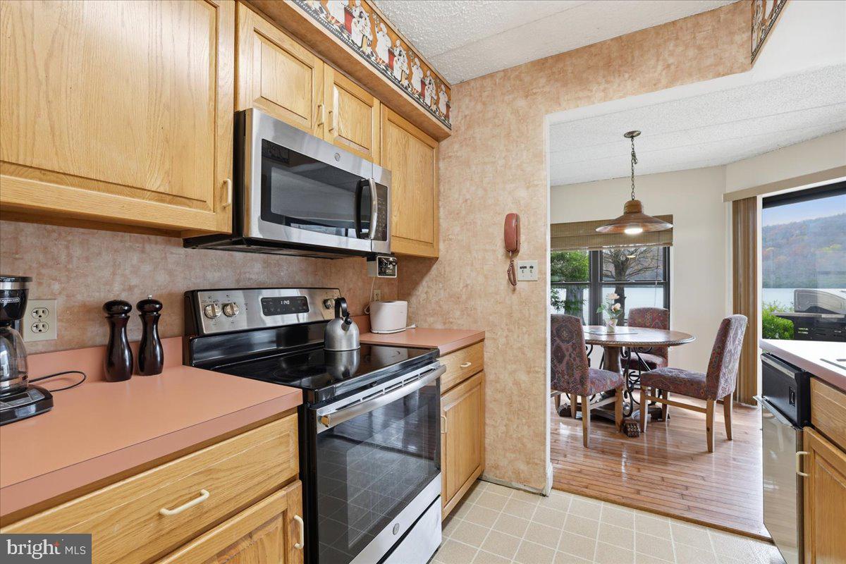 MIDLAKE CONDOS - Residential