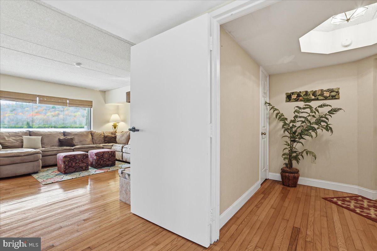 MIDLAKE CONDOS - Residential