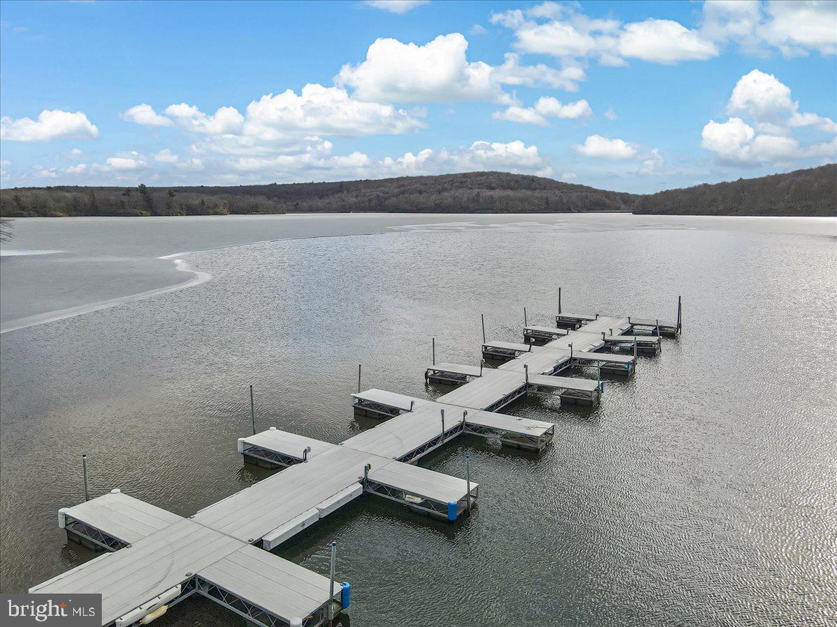 MIDLAKE CONDOS - Residential