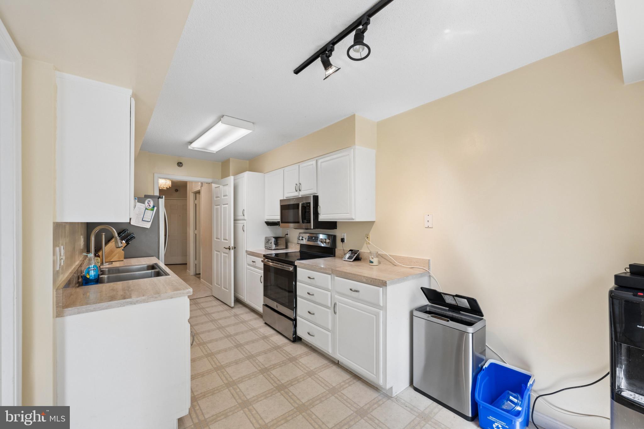 14800 PENNFIELD CIRCLE 301