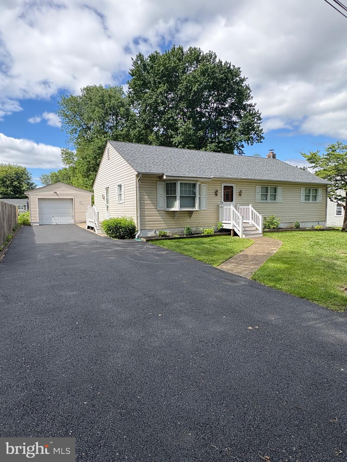 FEASTERVILLE - Residential