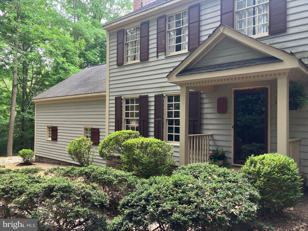 Photo of 128 Crownpoint Road, WILLIAMSBURG, VA 23185 (MLS # VAJC2000674)