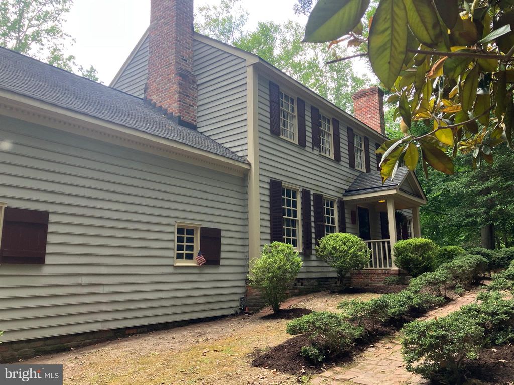 Photo of 128 Crownpoint Road, WILLIAMSBURG, VA 23185 (MLS # VAJC2000674)