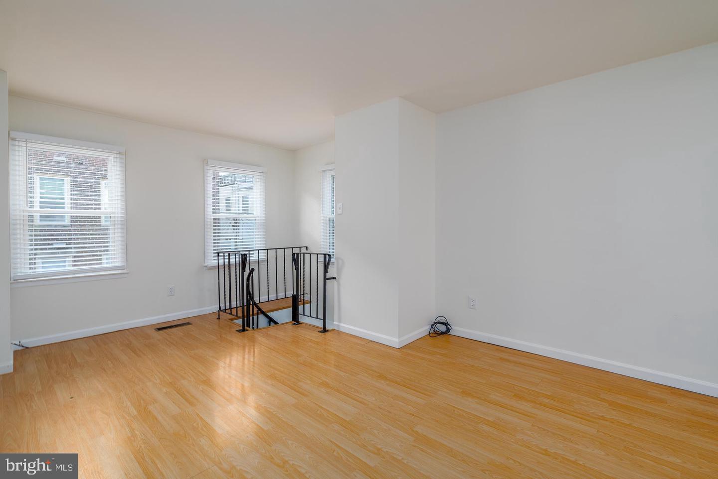 QUEEN VILLAGE - Residential Lease