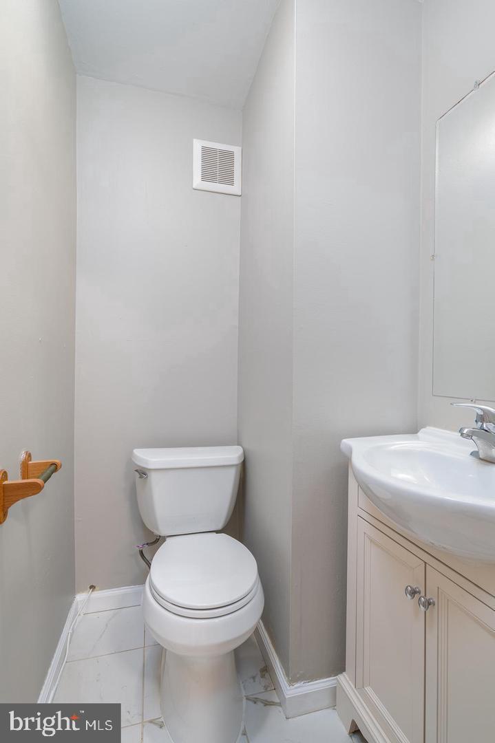 QUEEN VILLAGE - Residential Lease