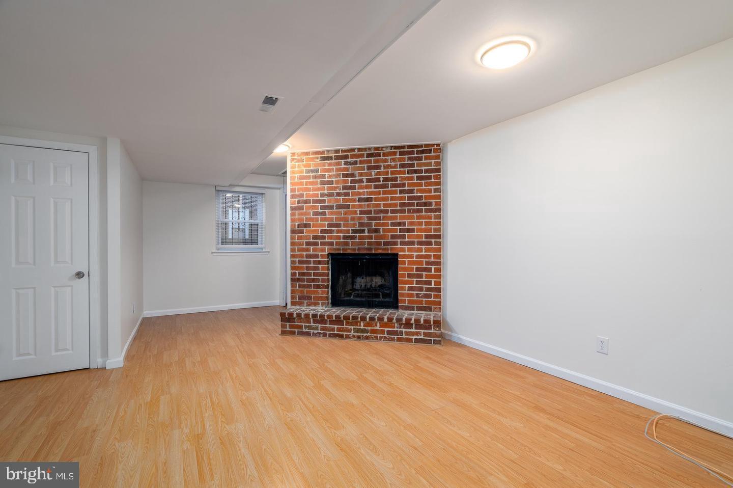 QUEEN VILLAGE - Residential Lease