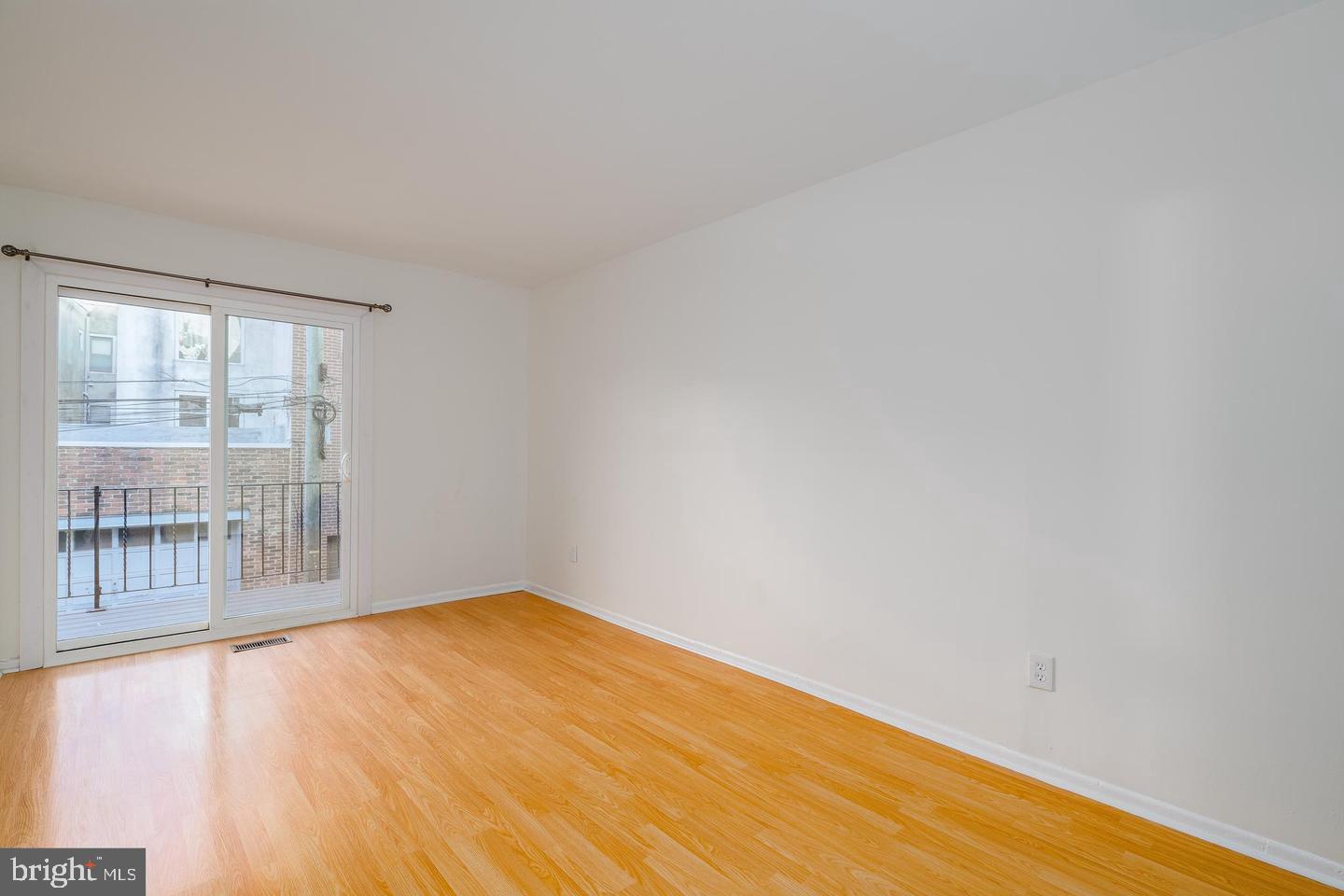 QUEEN VILLAGE - Residential Lease