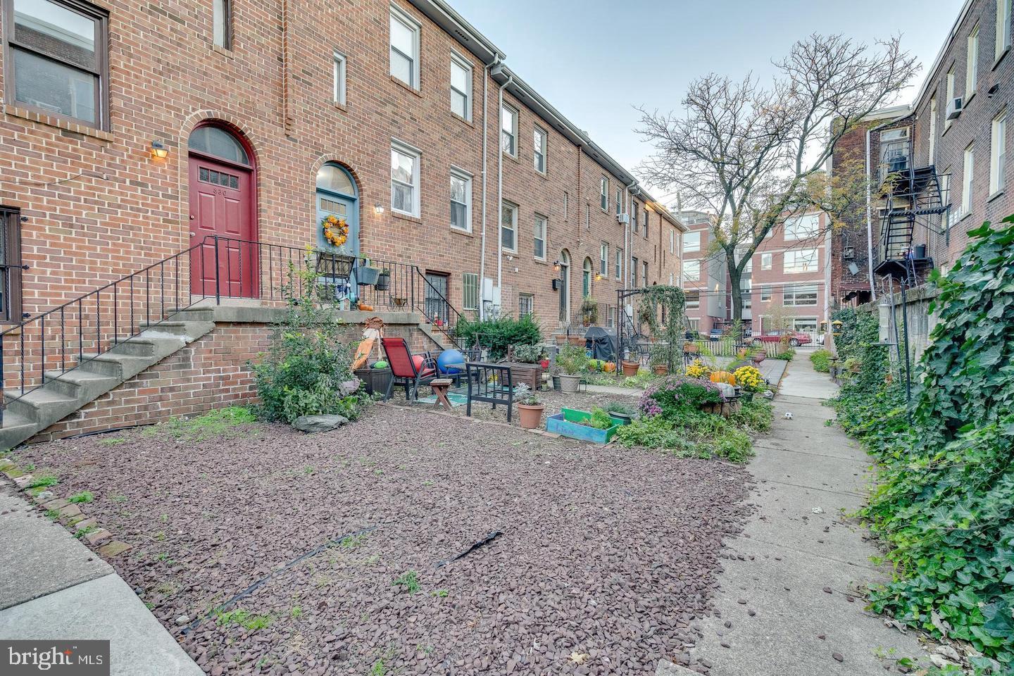 QUEEN VILLAGE - Residential Lease