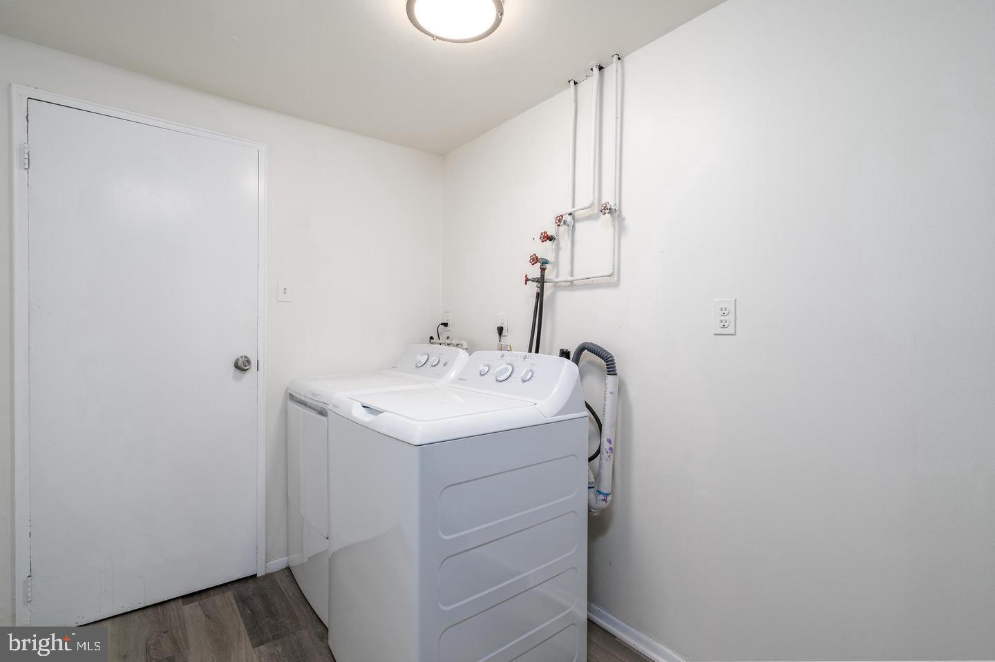 QUEEN VILLAGE - Residential Lease