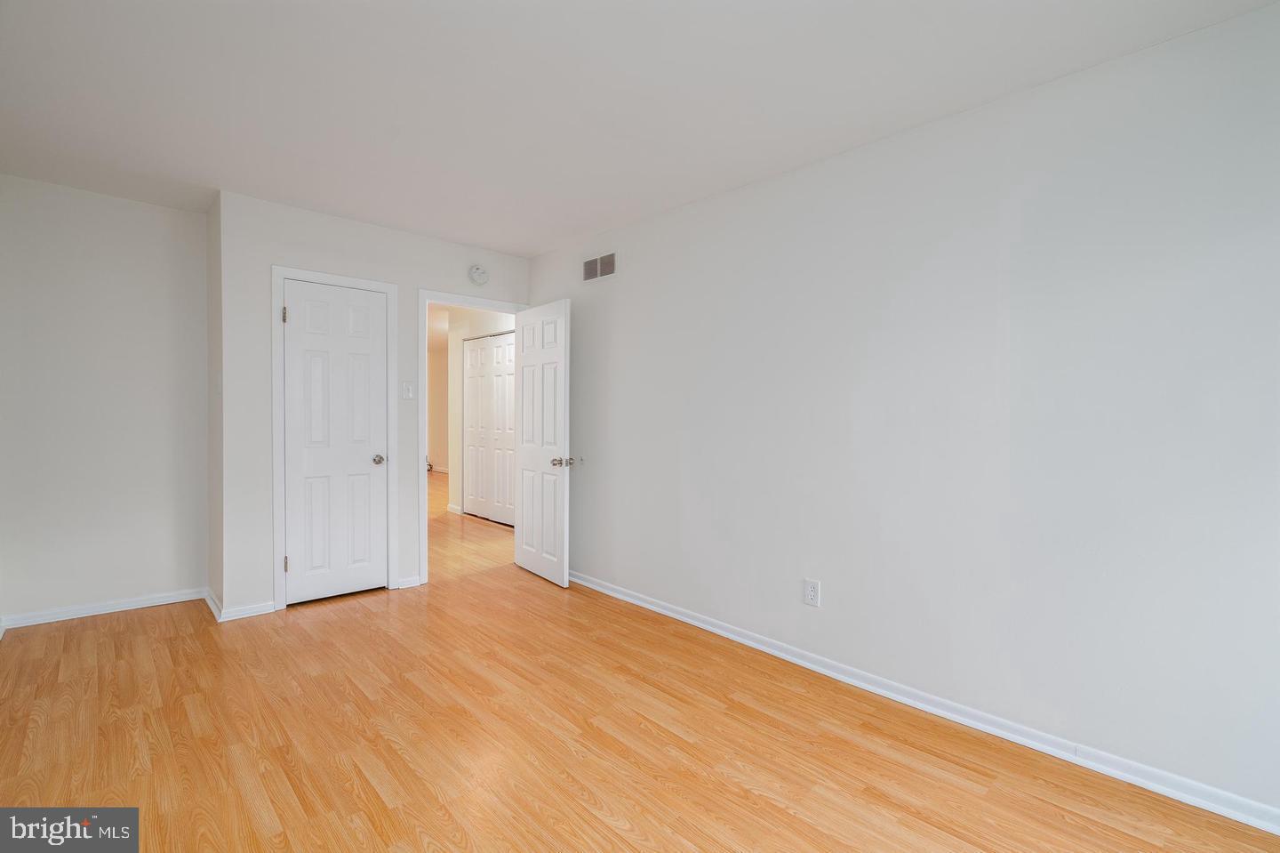 QUEEN VILLAGE - Residential Lease