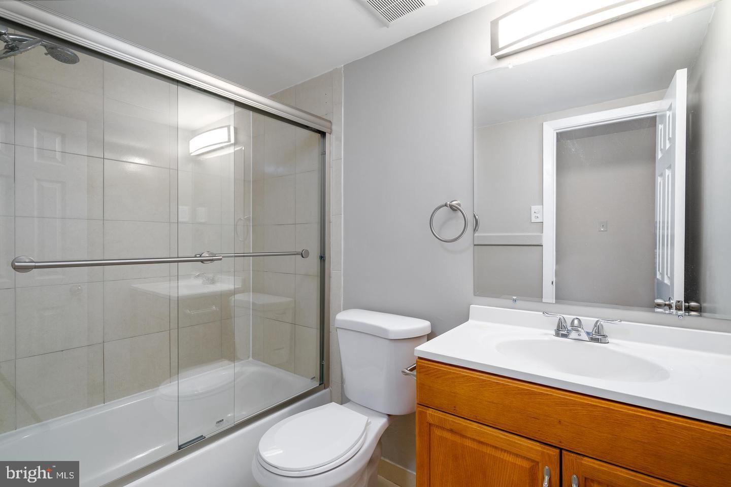 QUEEN VILLAGE - Residential Lease