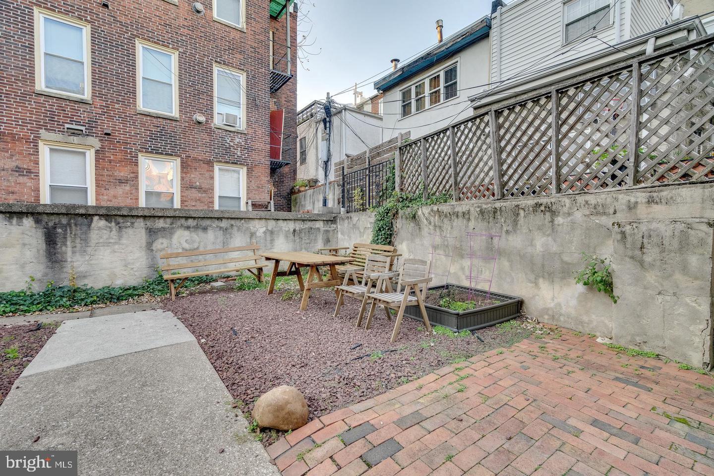 QUEEN VILLAGE - Residential Lease