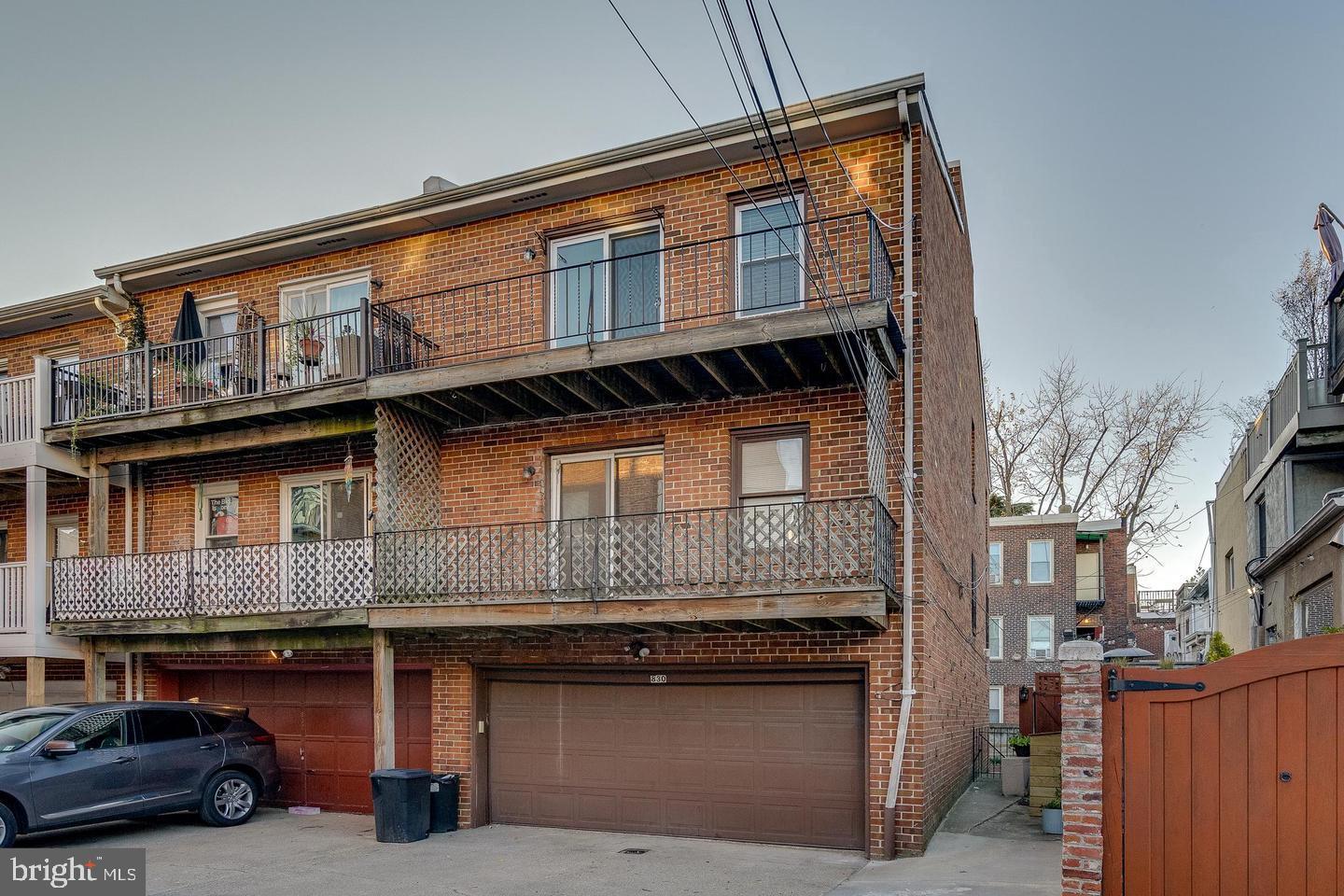 QUEEN VILLAGE - Residential Lease