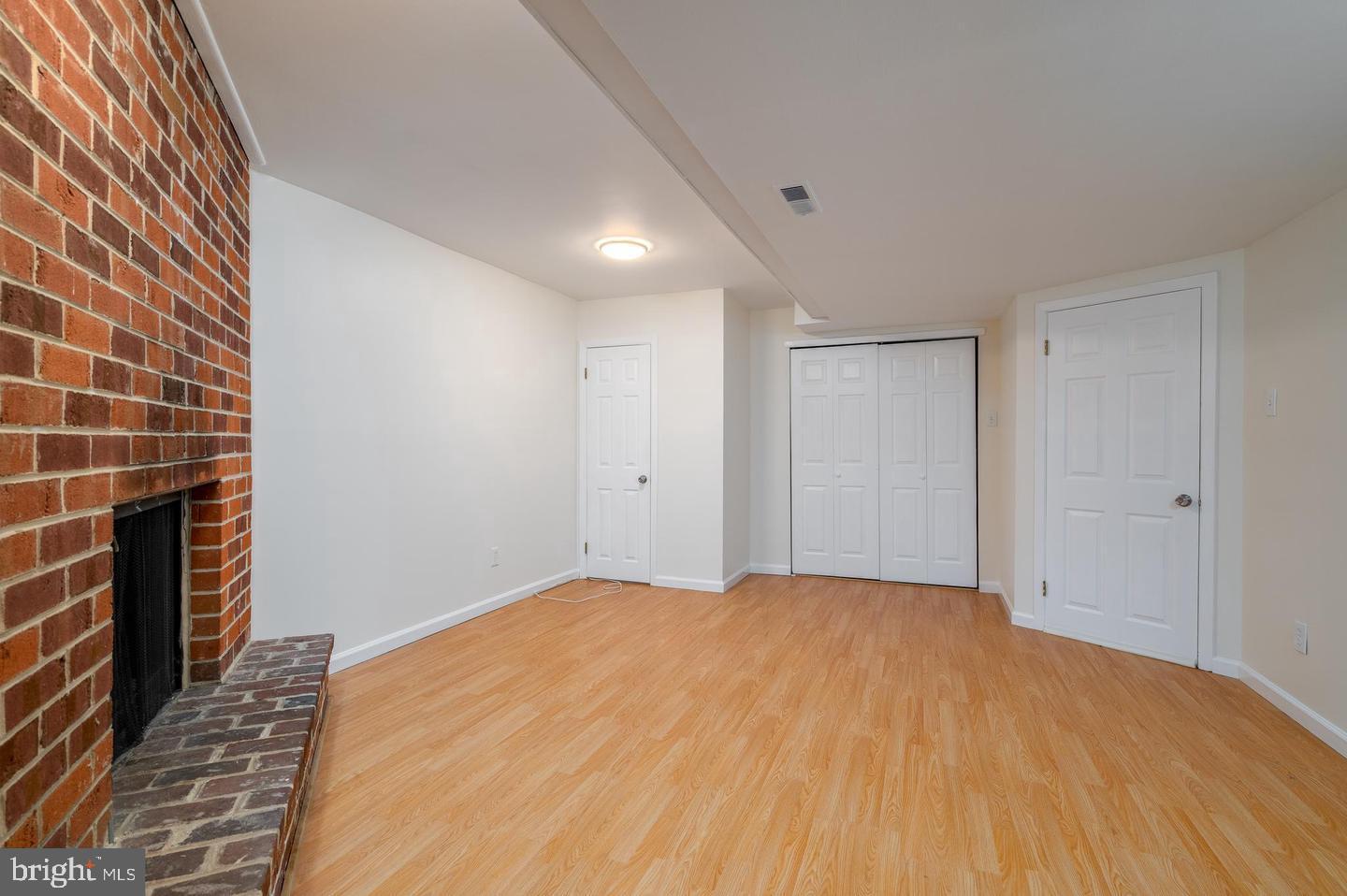 QUEEN VILLAGE - Residential Lease