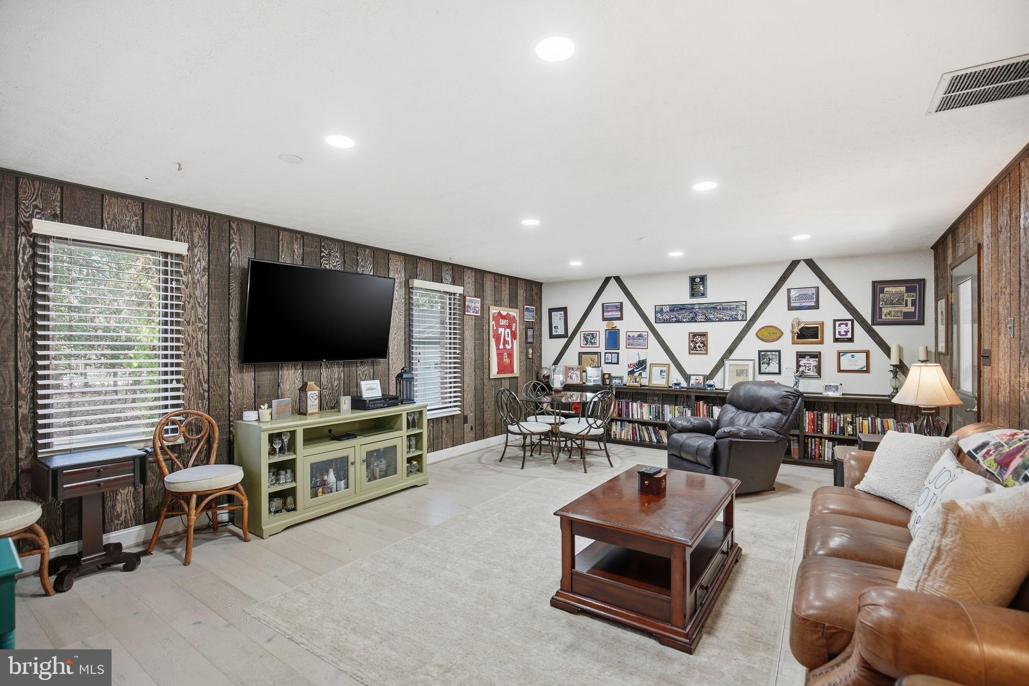 CLEVELAND PARK ESTATES - Residential