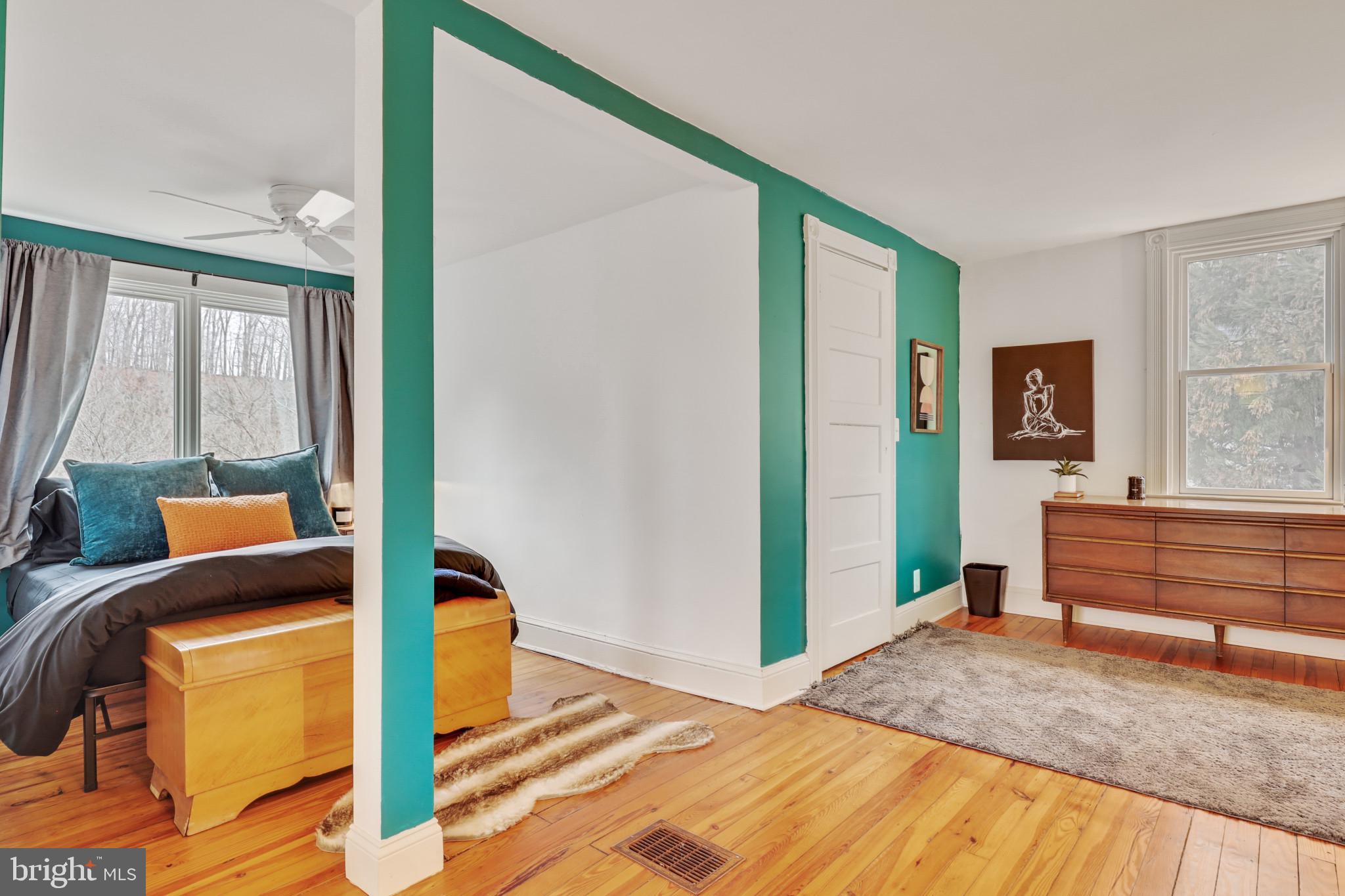 WHITE HALL - Residential