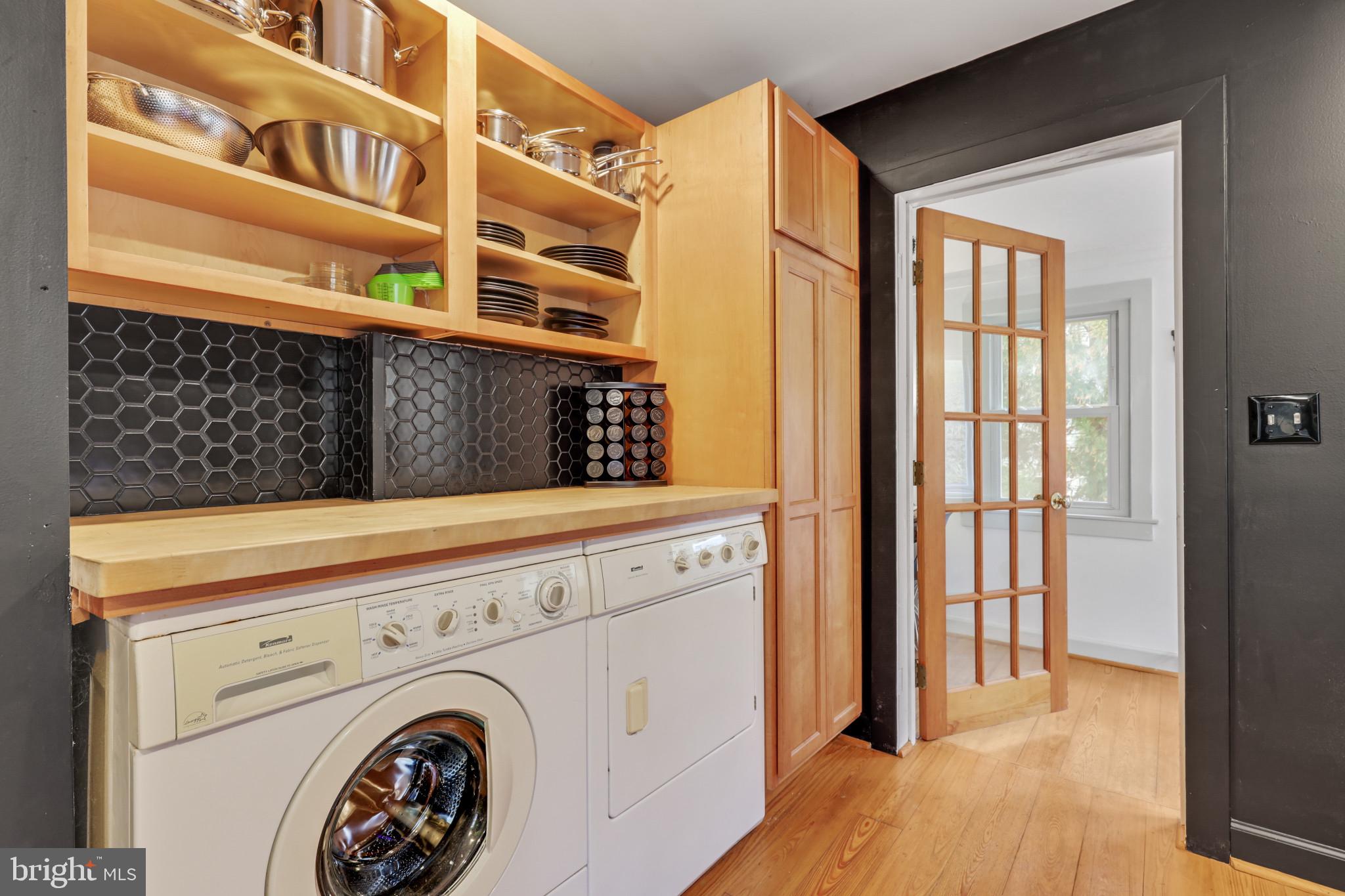 WHITE HALL - Residential