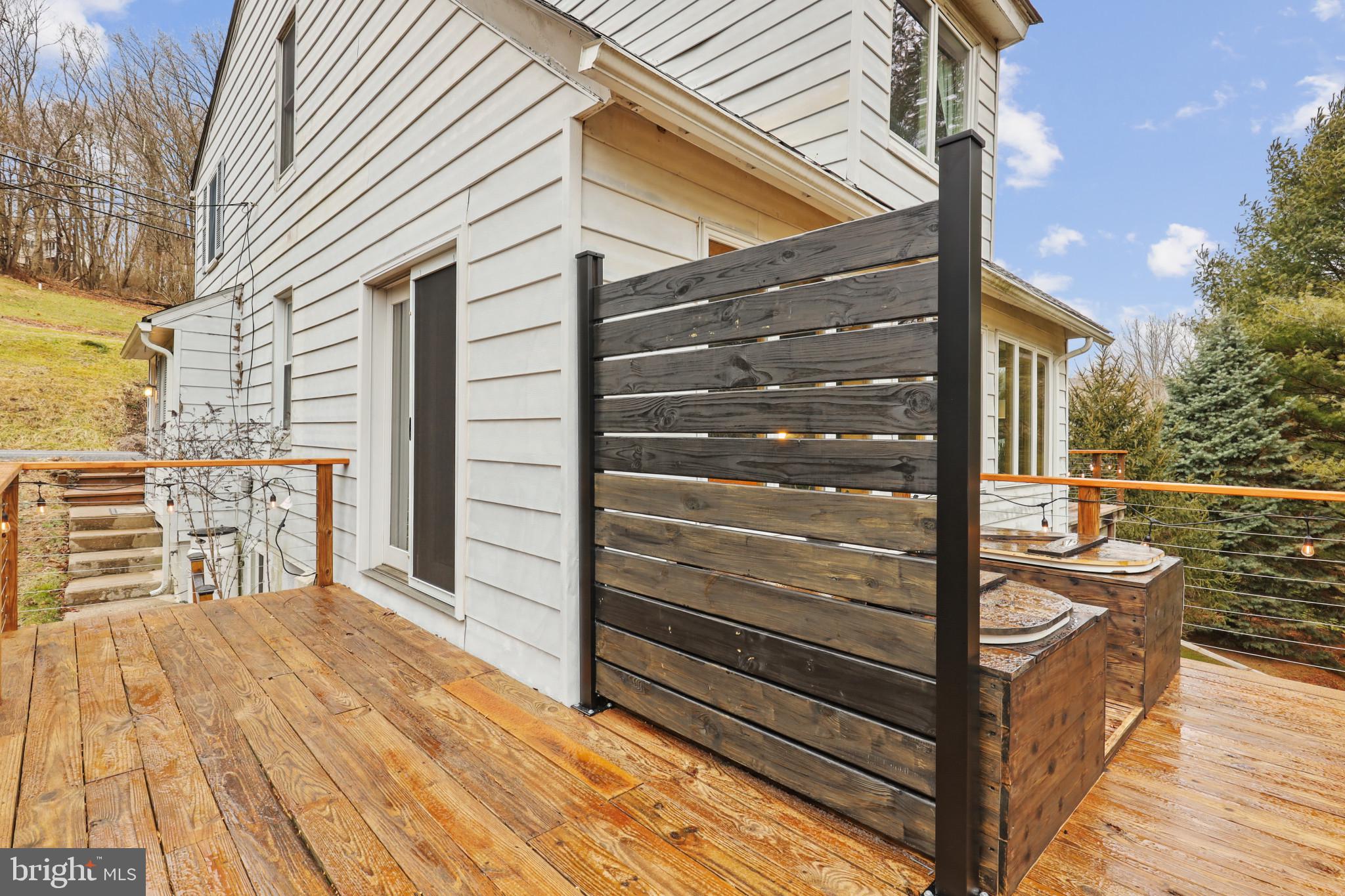 WHITE HALL - Residential