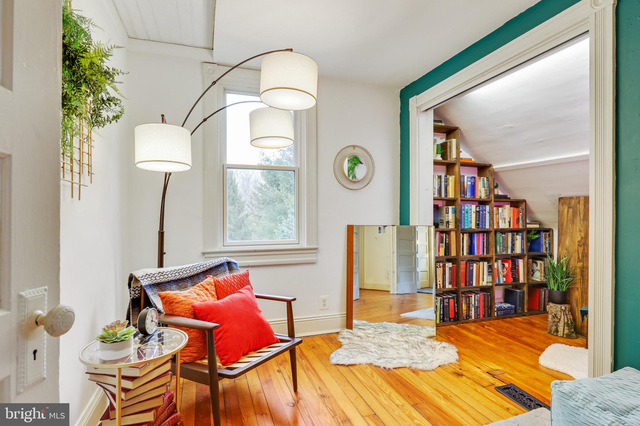 WHITE HALL - Residential