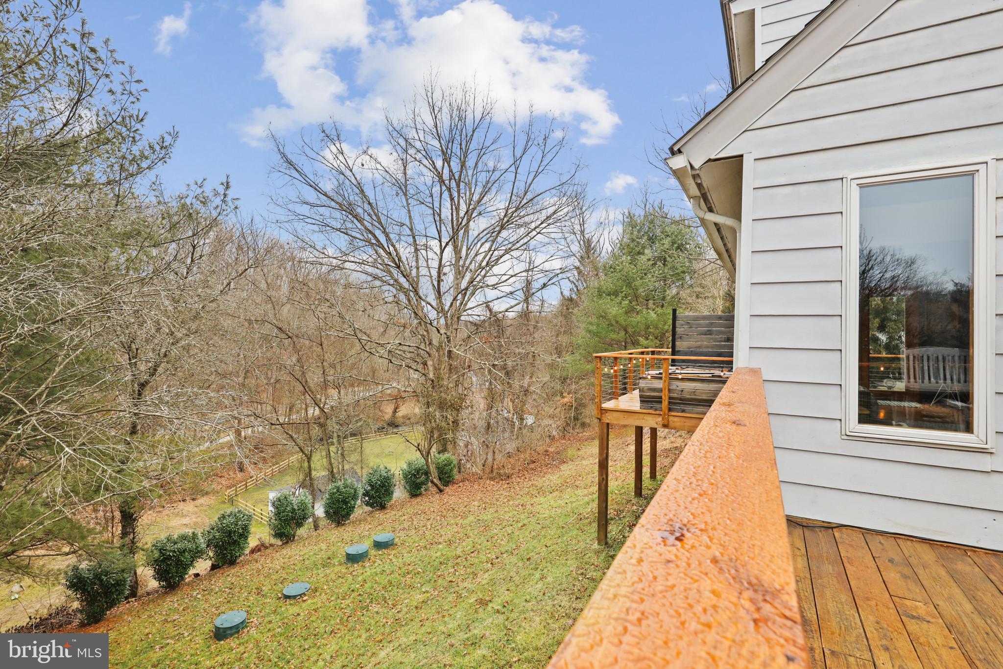 WHITE HALL - Residential