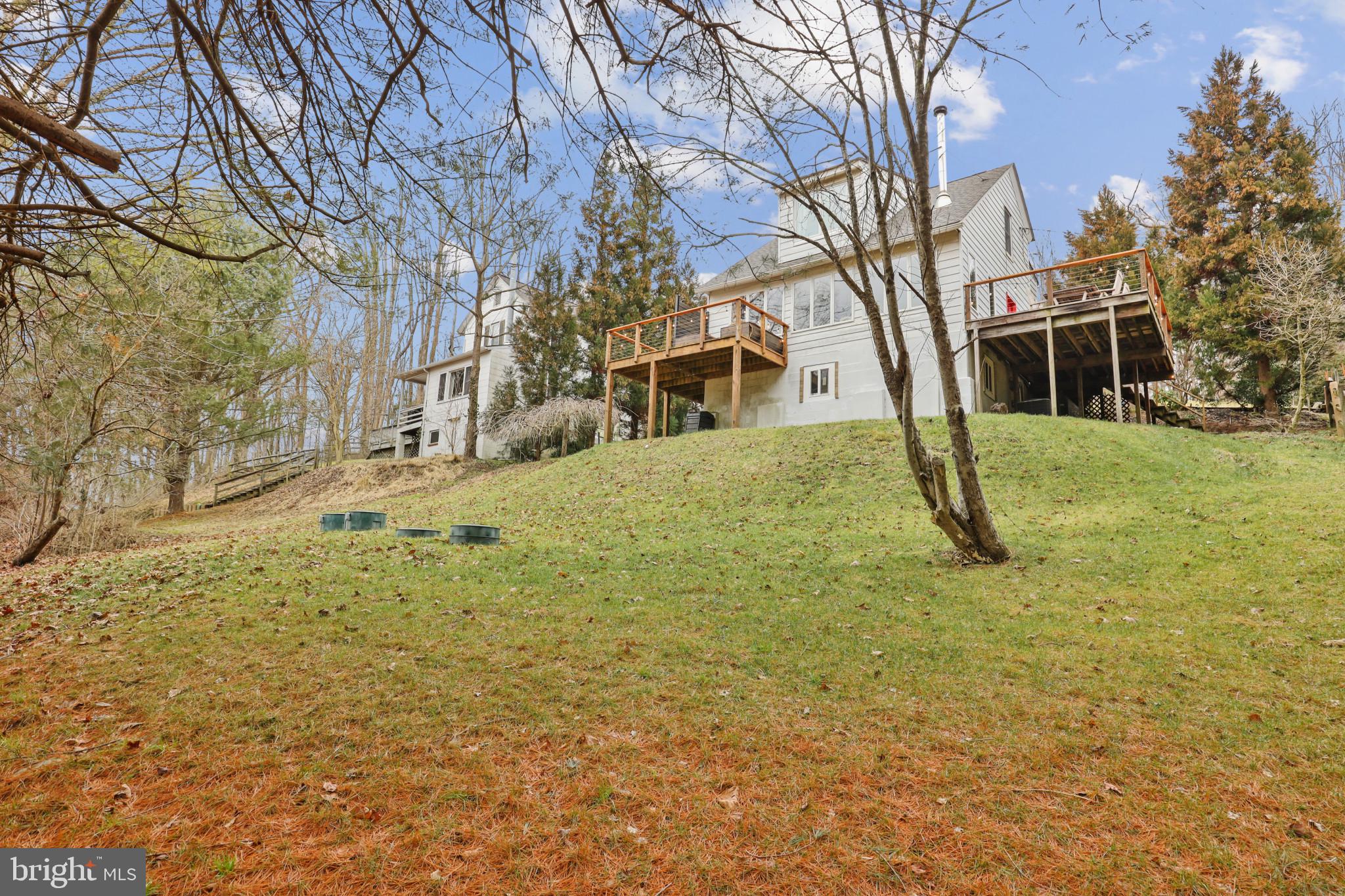 WHITE HALL - Residential