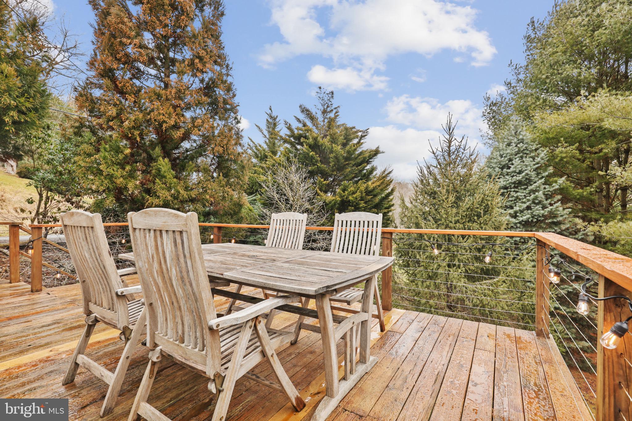 WHITE HALL - Residential