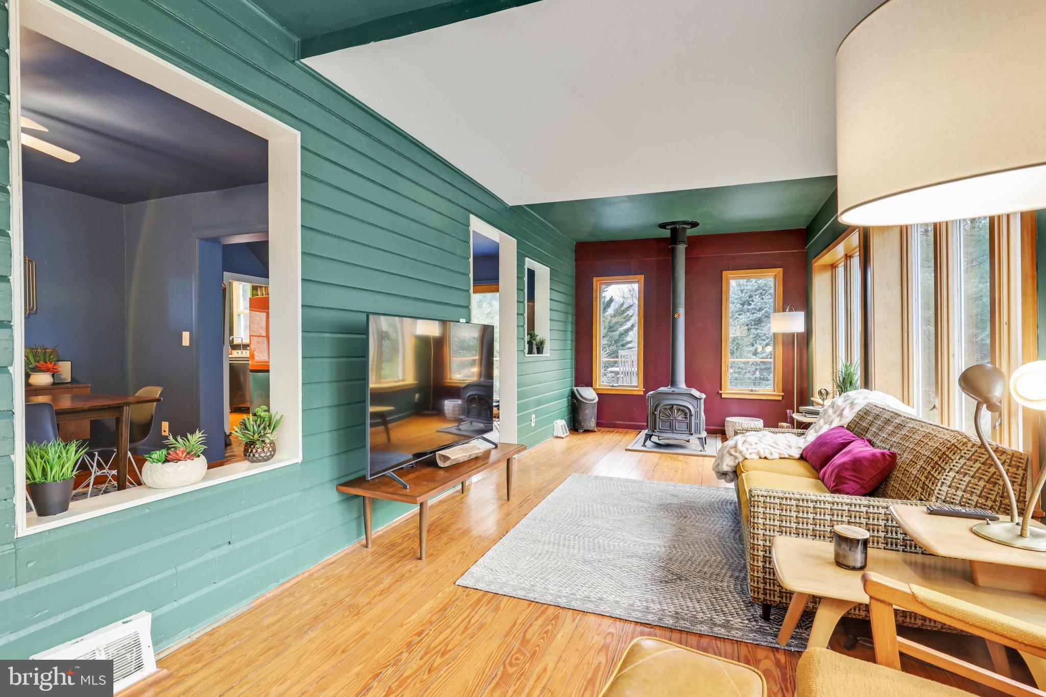 WHITE HALL - Residential