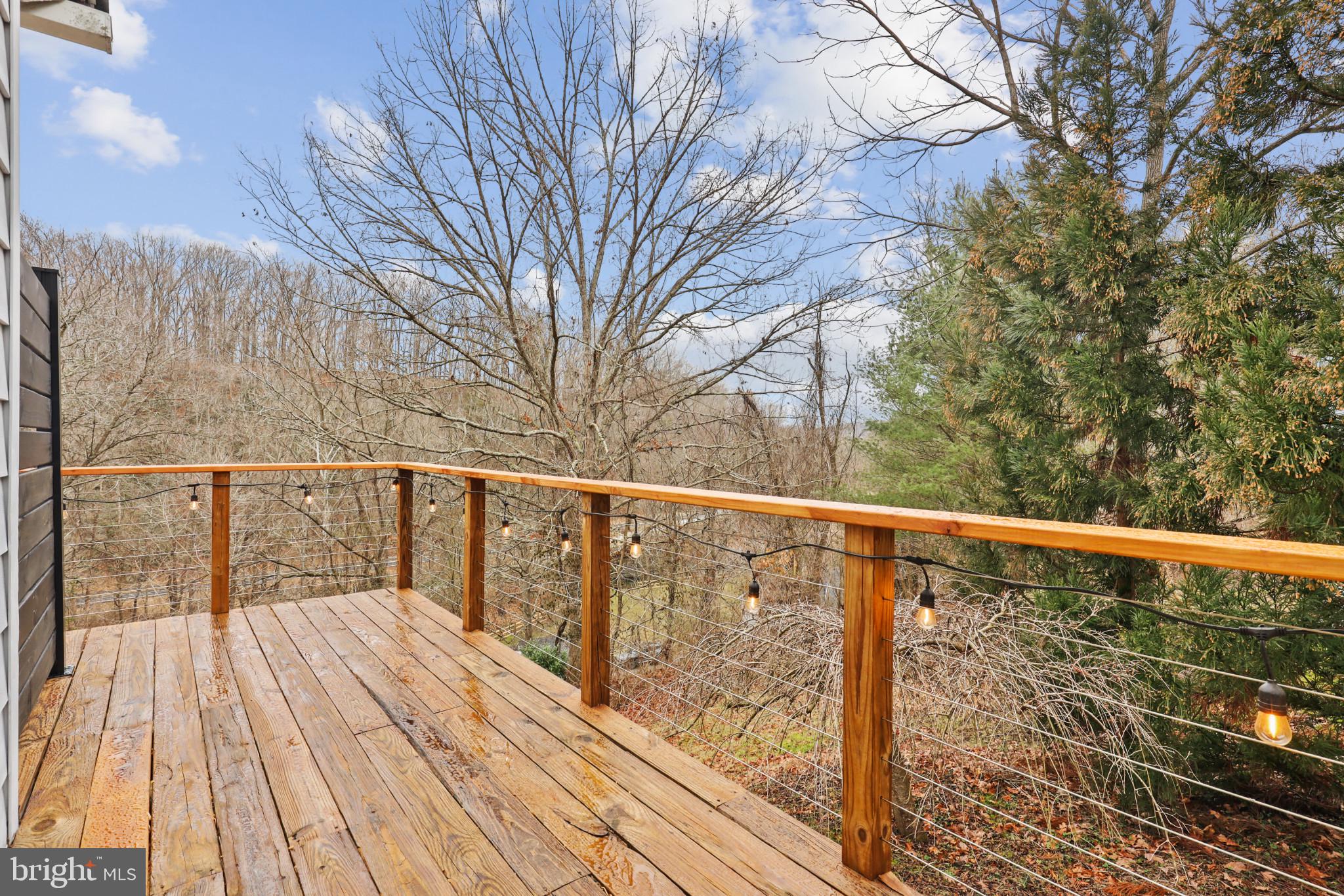 WHITE HALL - Residential