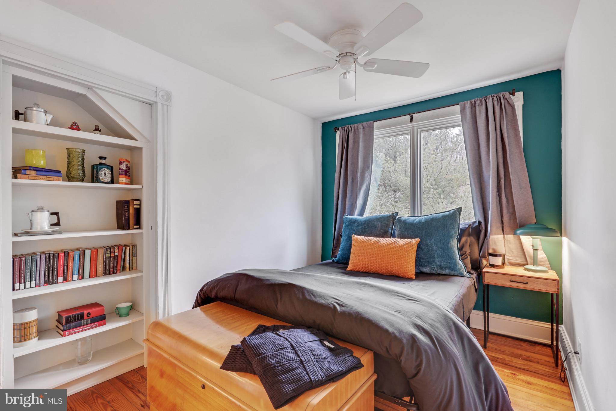 WHITE HALL - Residential