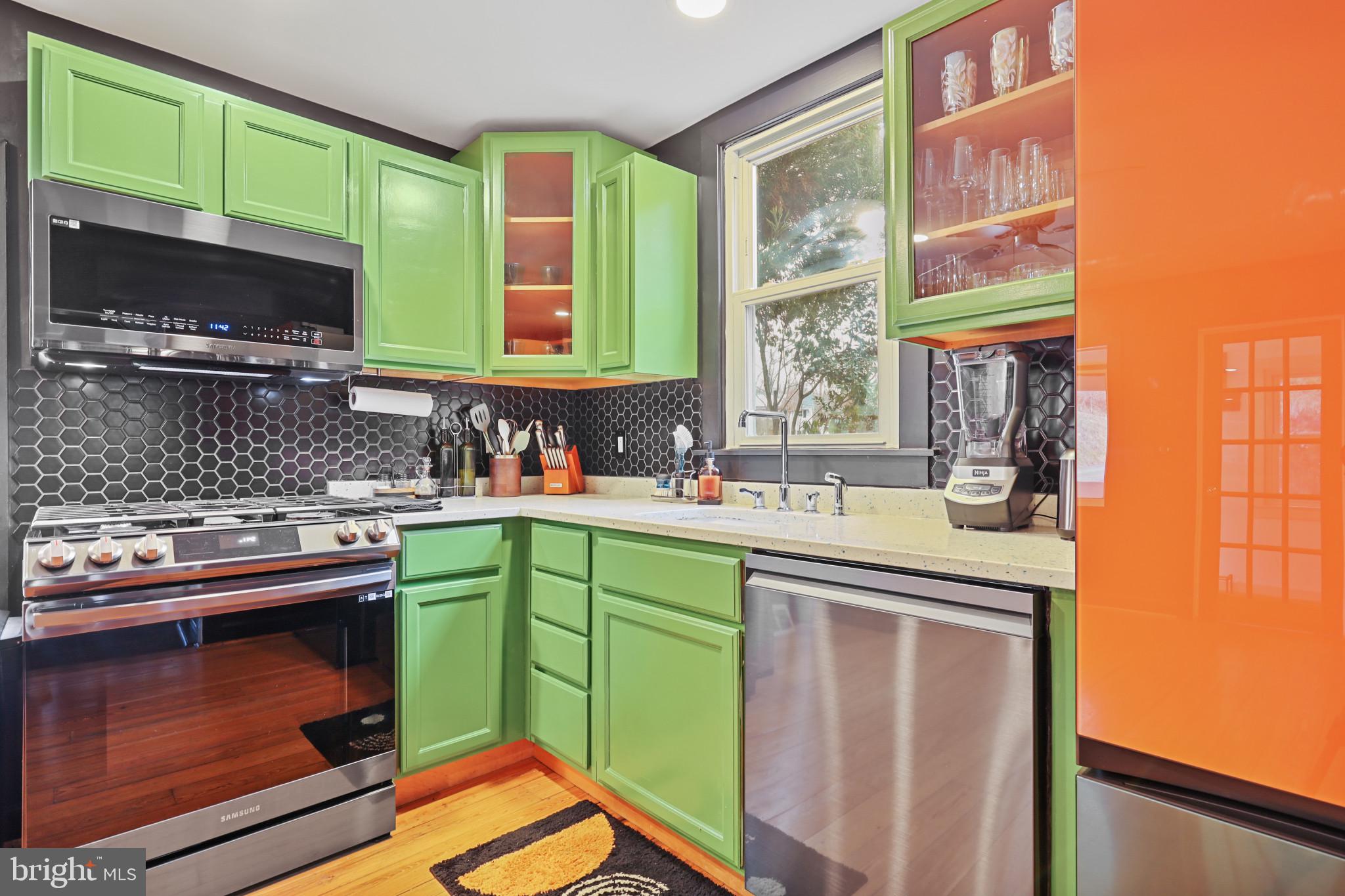 WHITE HALL - Residential