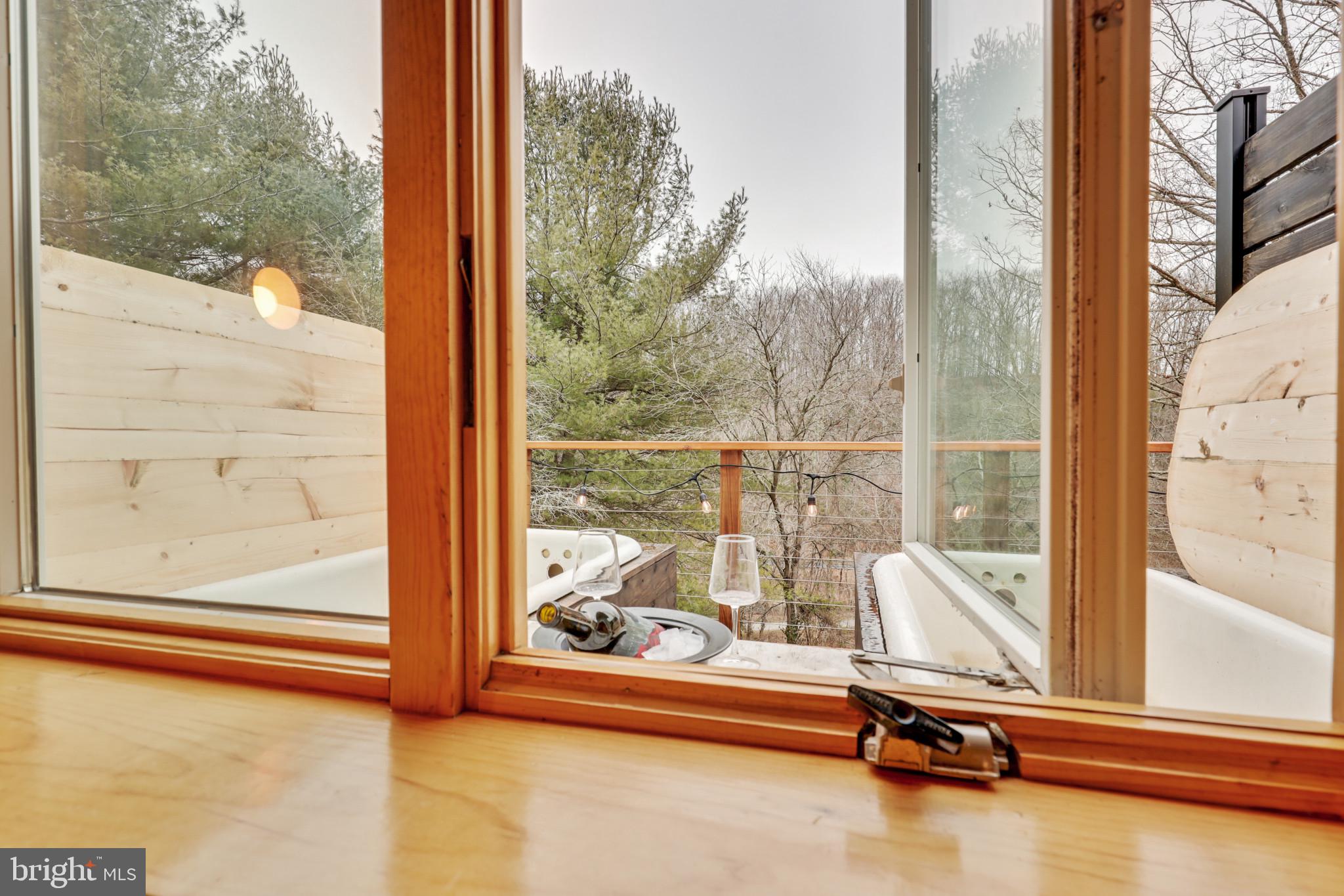 WHITE HALL - Residential