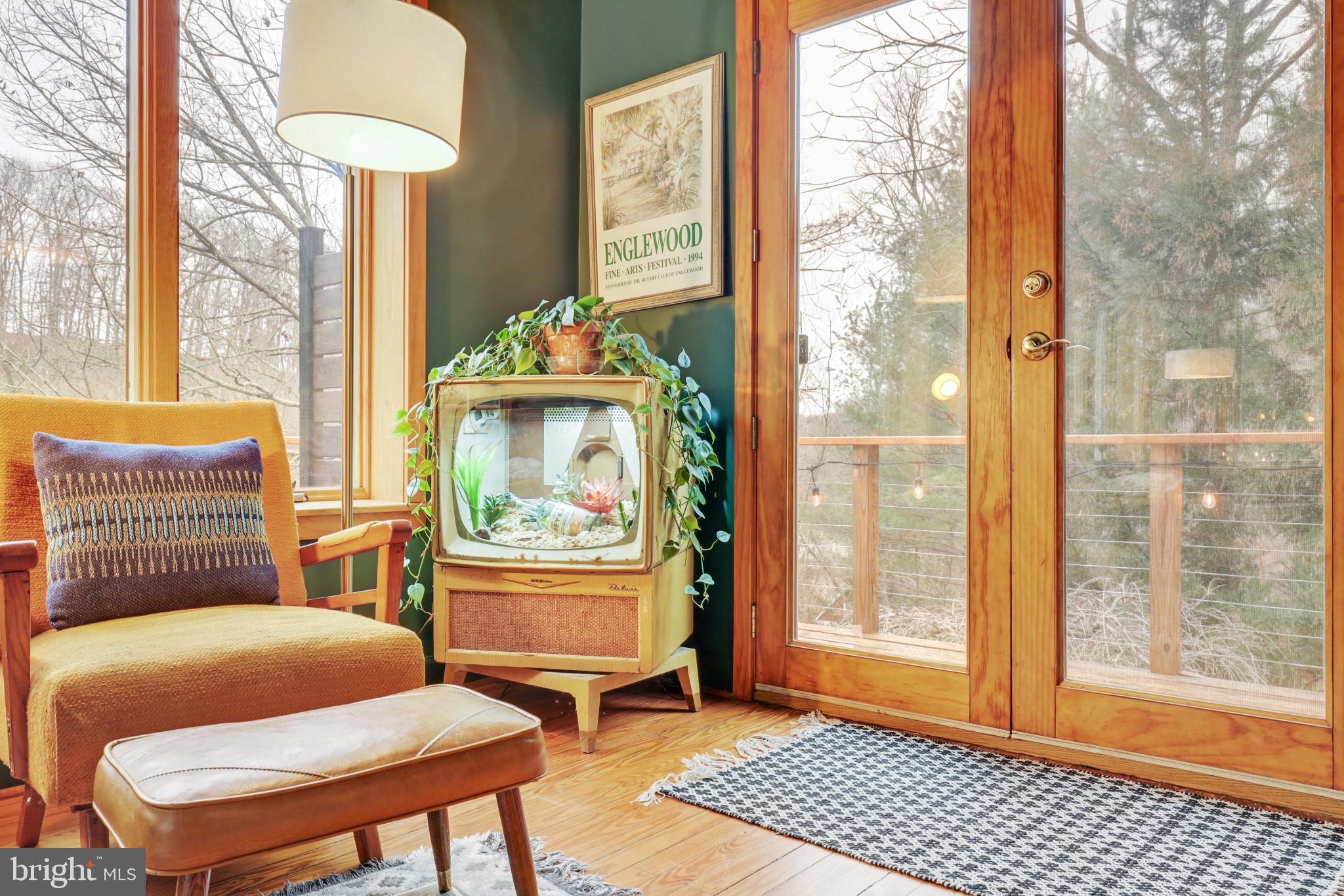 WHITE HALL - Residential