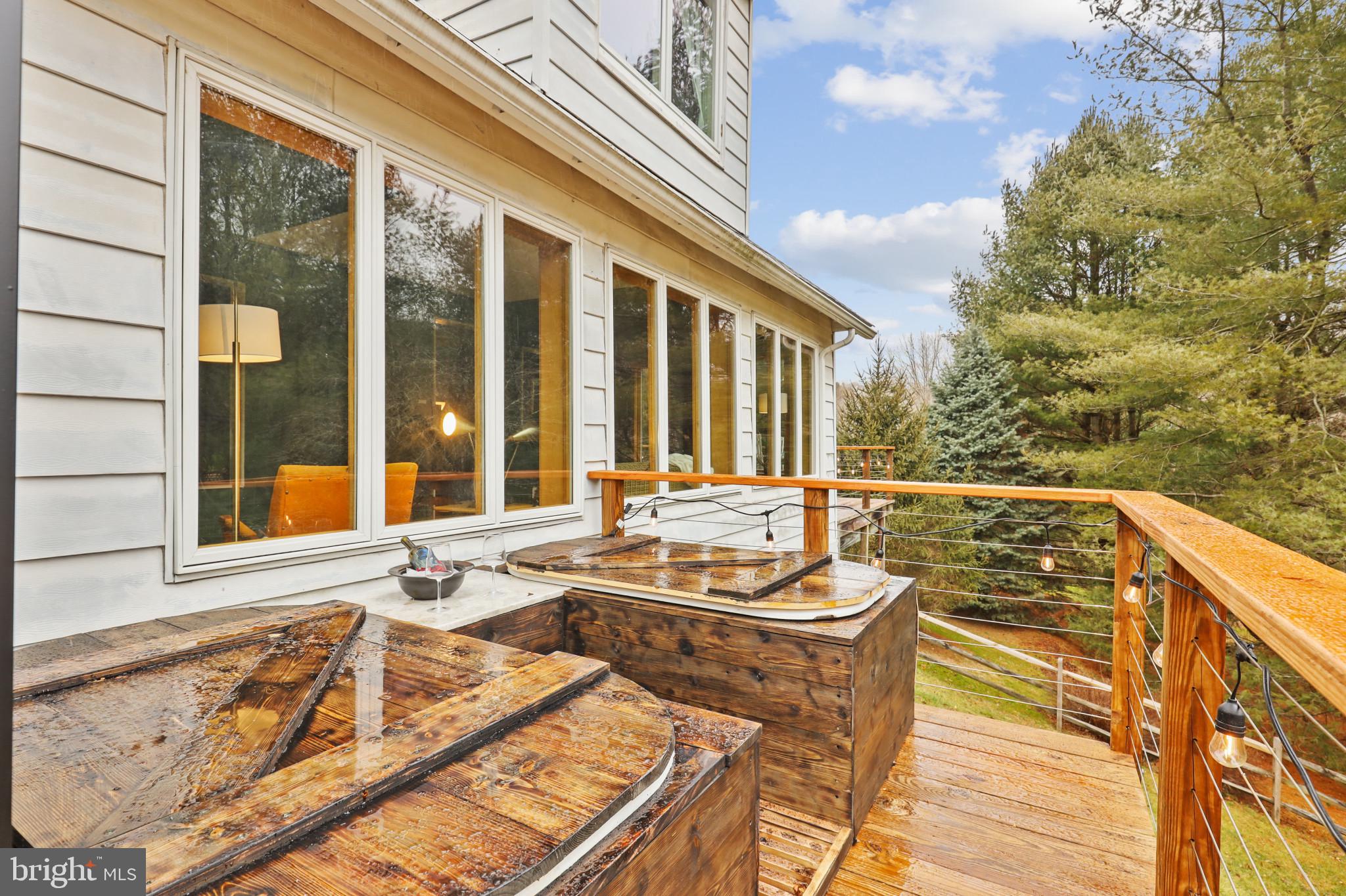 WHITE HALL - Residential