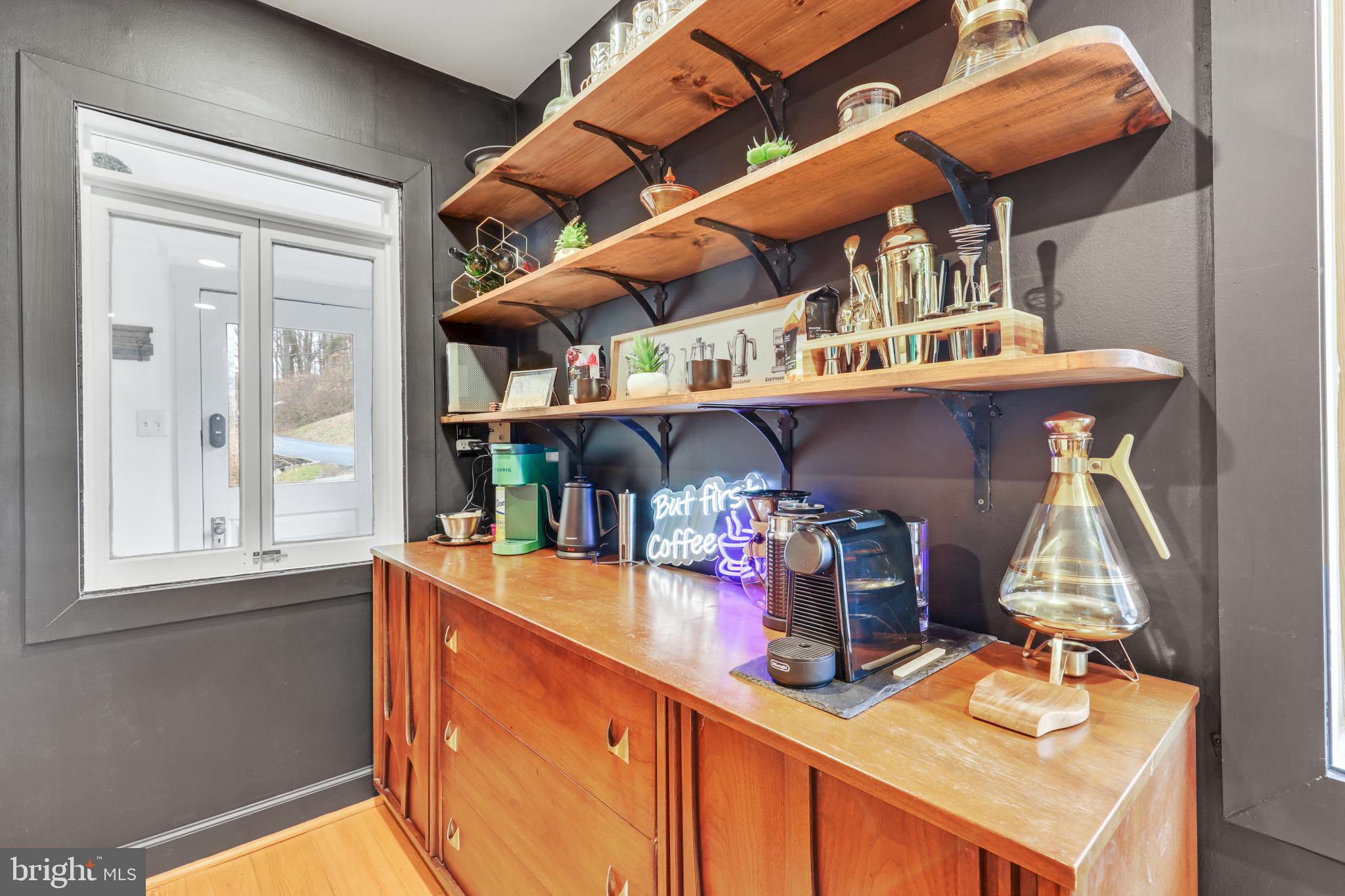 WHITE HALL - Residential