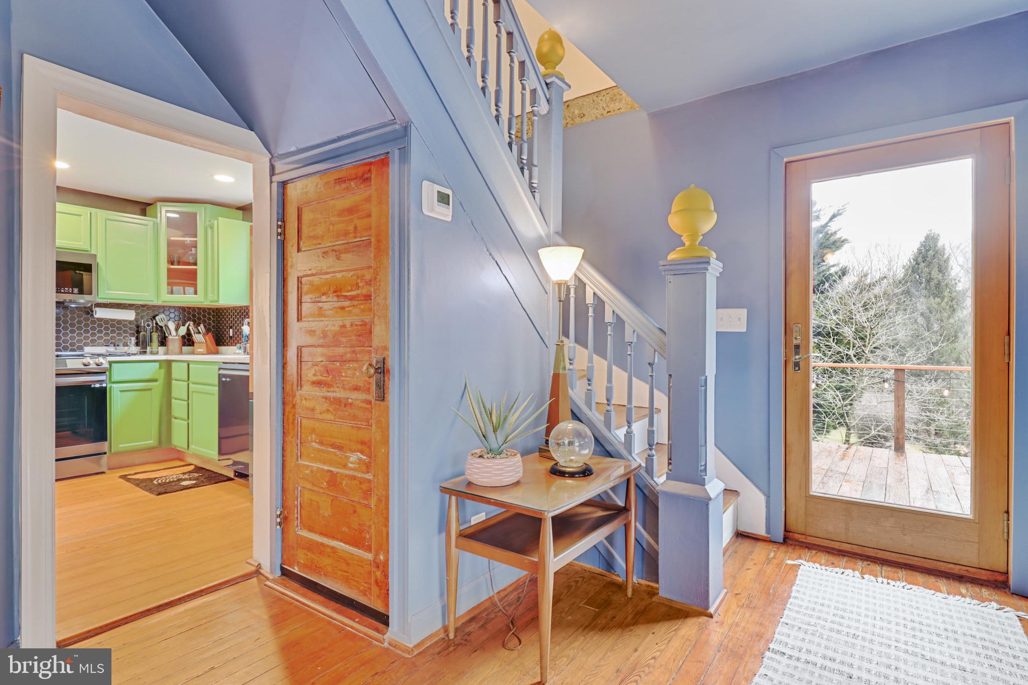 WHITE HALL - Residential